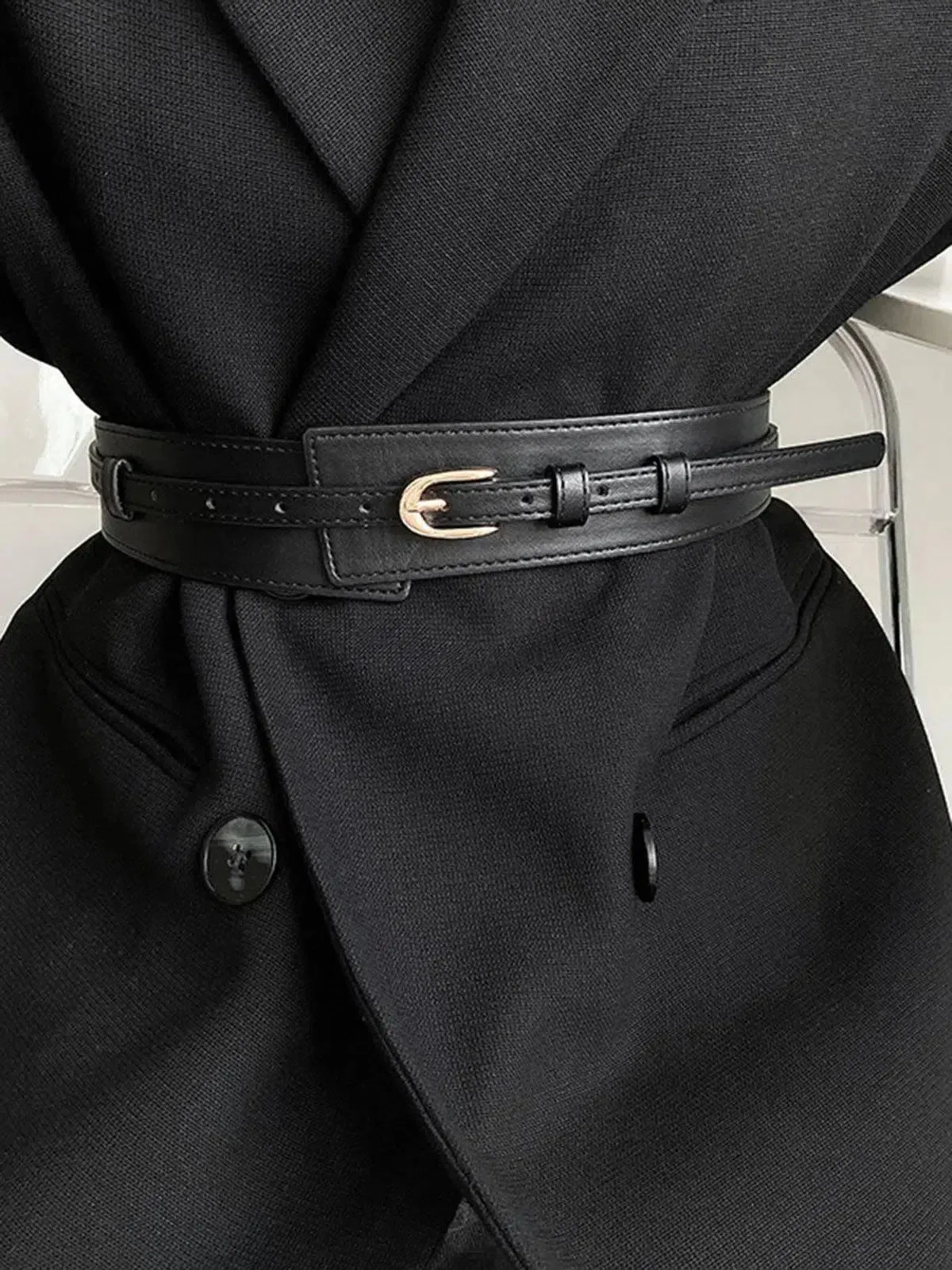 Esmarie – Matte black finish – Leather belt